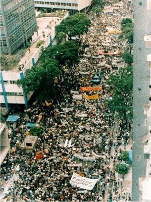 Momentos como o Fora Collor, em 1992, poderiam marcar uma etapa de acumulação de forças na concepção da democracia direta. Não foi o que ocorreu, ganhando mais peso uma visão republicana do que uma mentalidade de câmbio.  - Foto:redeimprensalivre